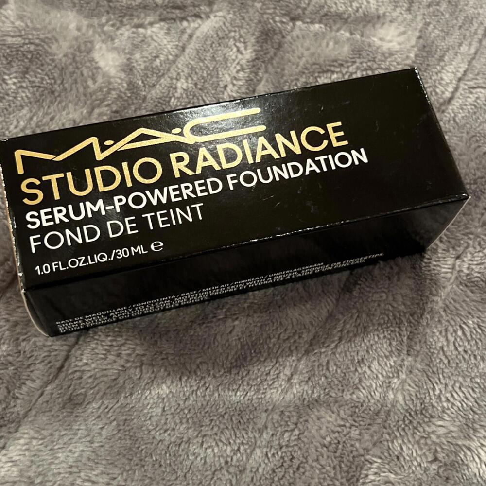 New MAC Cosmetics Studio Radiance Serum Powered Foundation NC50